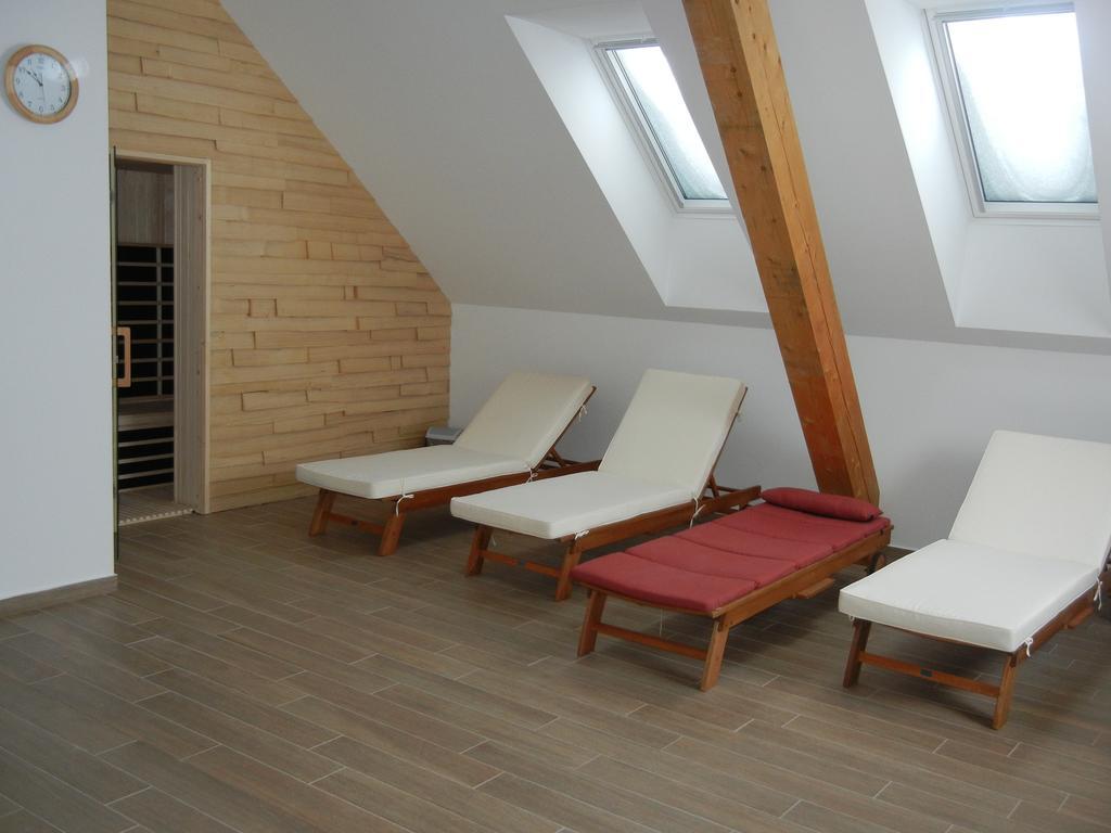 Guesthouse Macesen Spodnja Sorica Exteriör bild