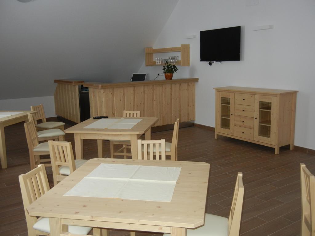 Guesthouse Macesen Spodnja Sorica Exteriör bild