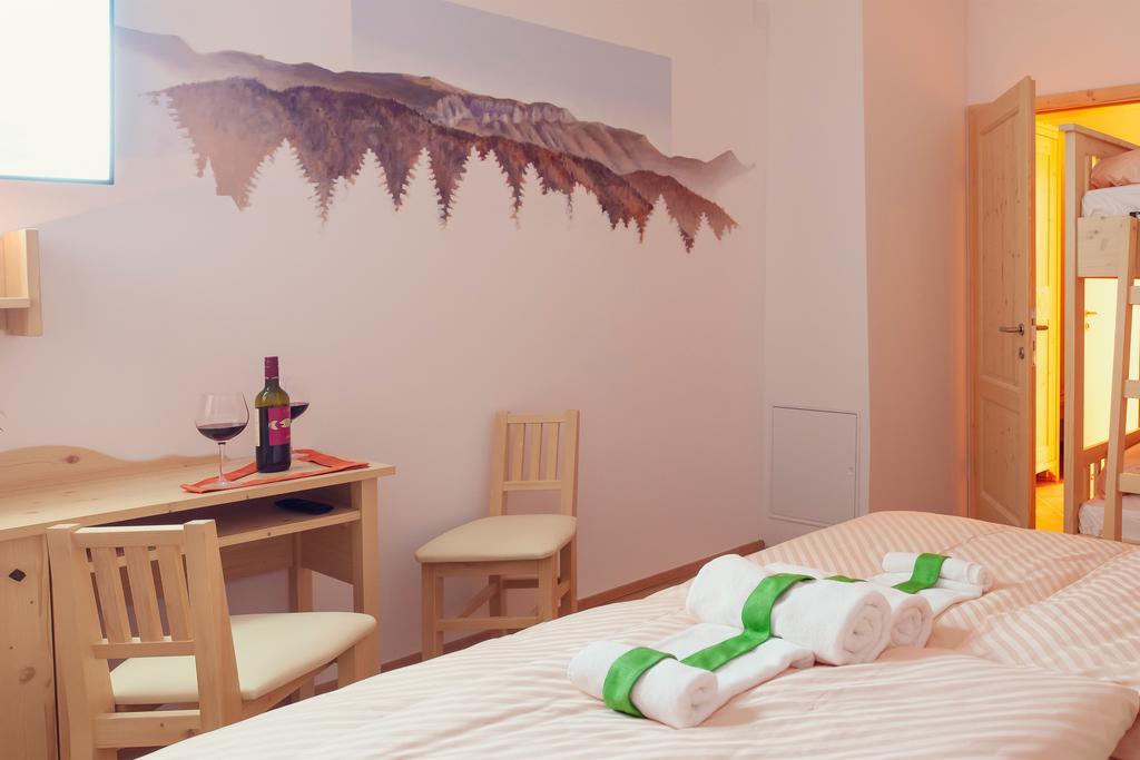 Guesthouse Macesen Spodnja Sorica Rum bild