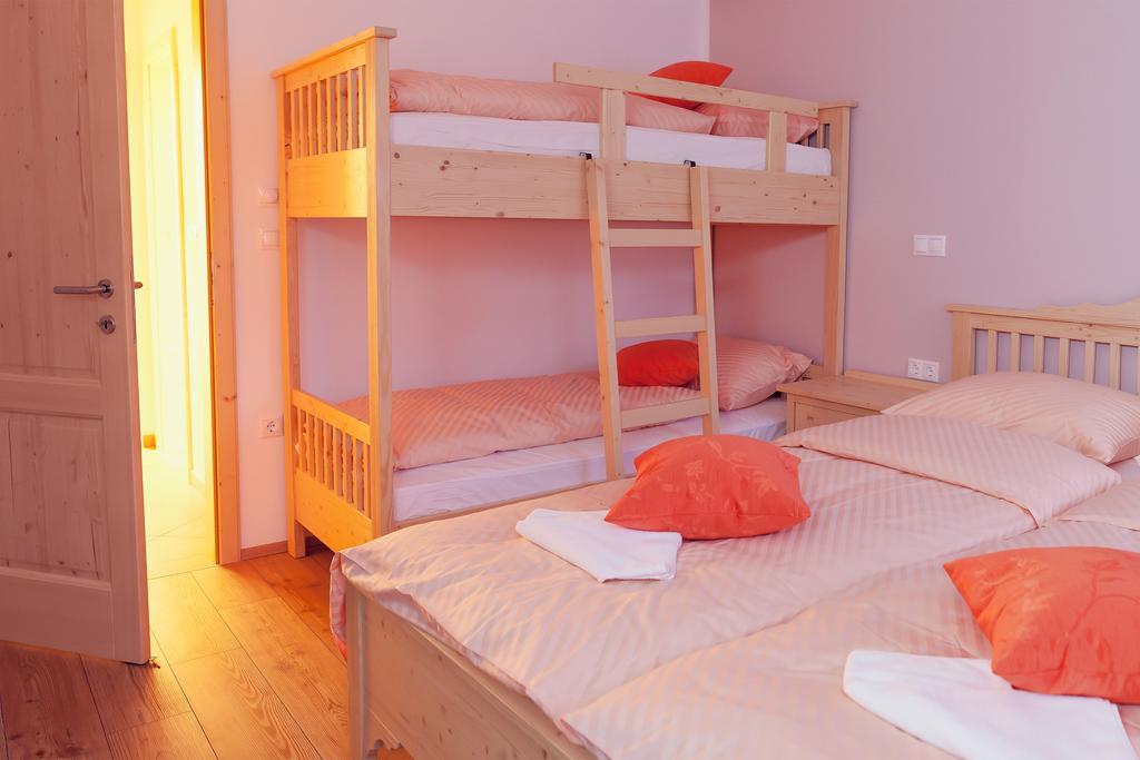 Guesthouse Macesen Spodnja Sorica Rum bild