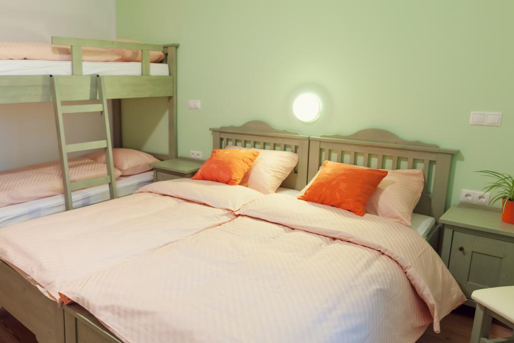 Guesthouse Macesen Spodnja Sorica Rum bild