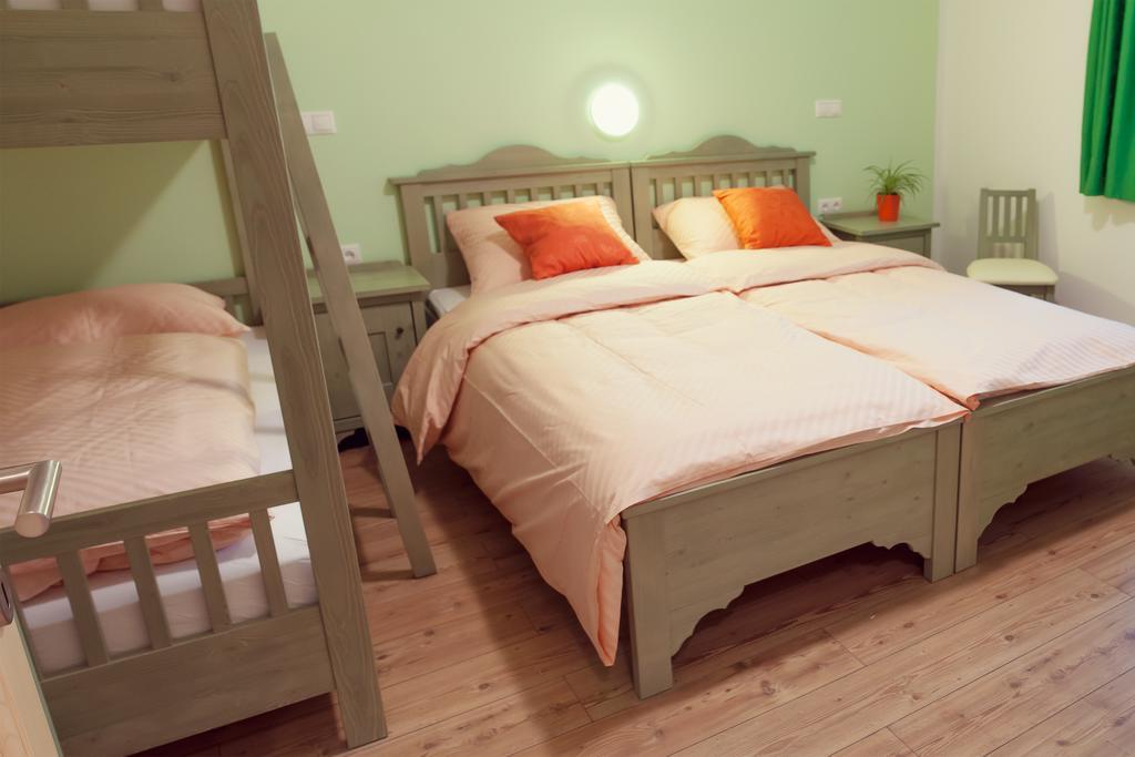 Guesthouse Macesen Spodnja Sorica Rum bild