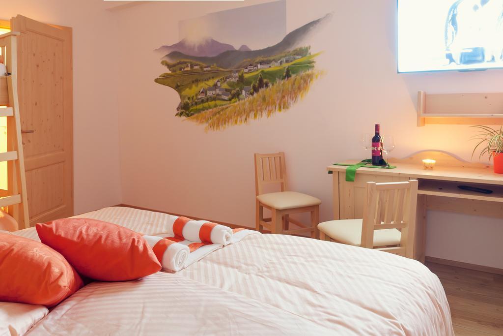 Guesthouse Macesen Spodnja Sorica Rum bild